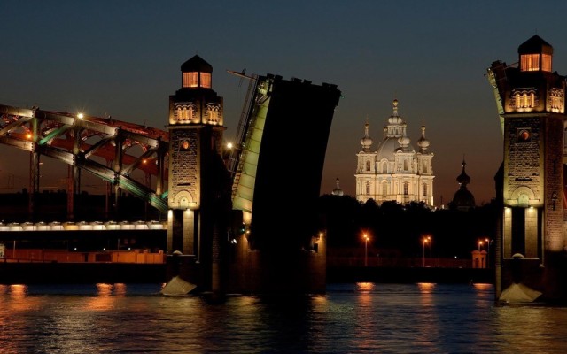 Ночная экскурсия: развод мостов