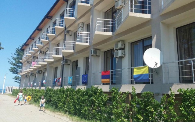 Hotel Solidarity, «Солидарити»